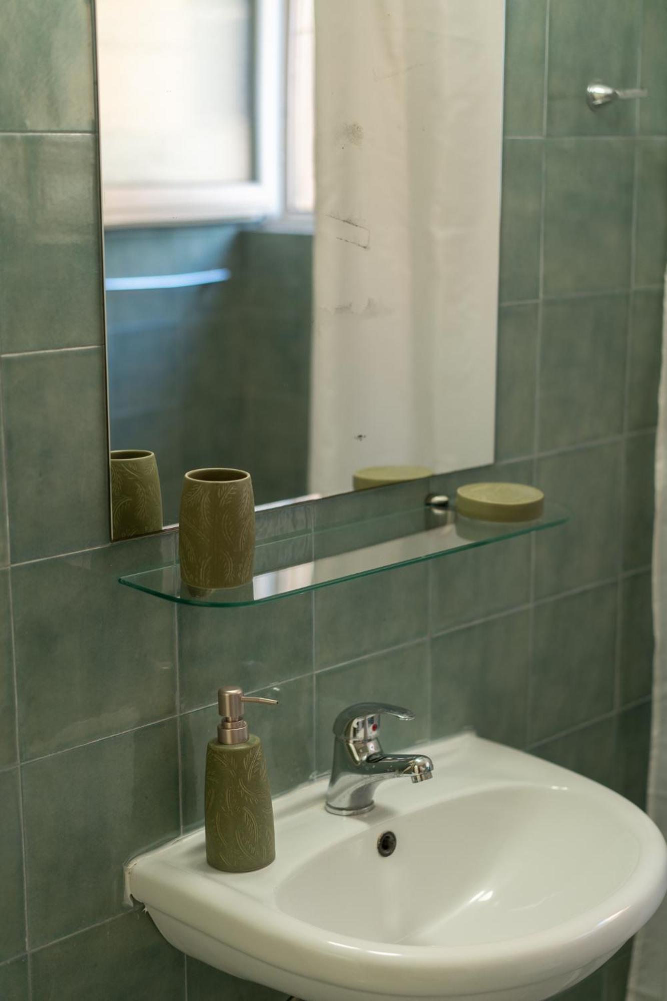 Central Mytilene City-View Apartment For 7 Екстериор снимка